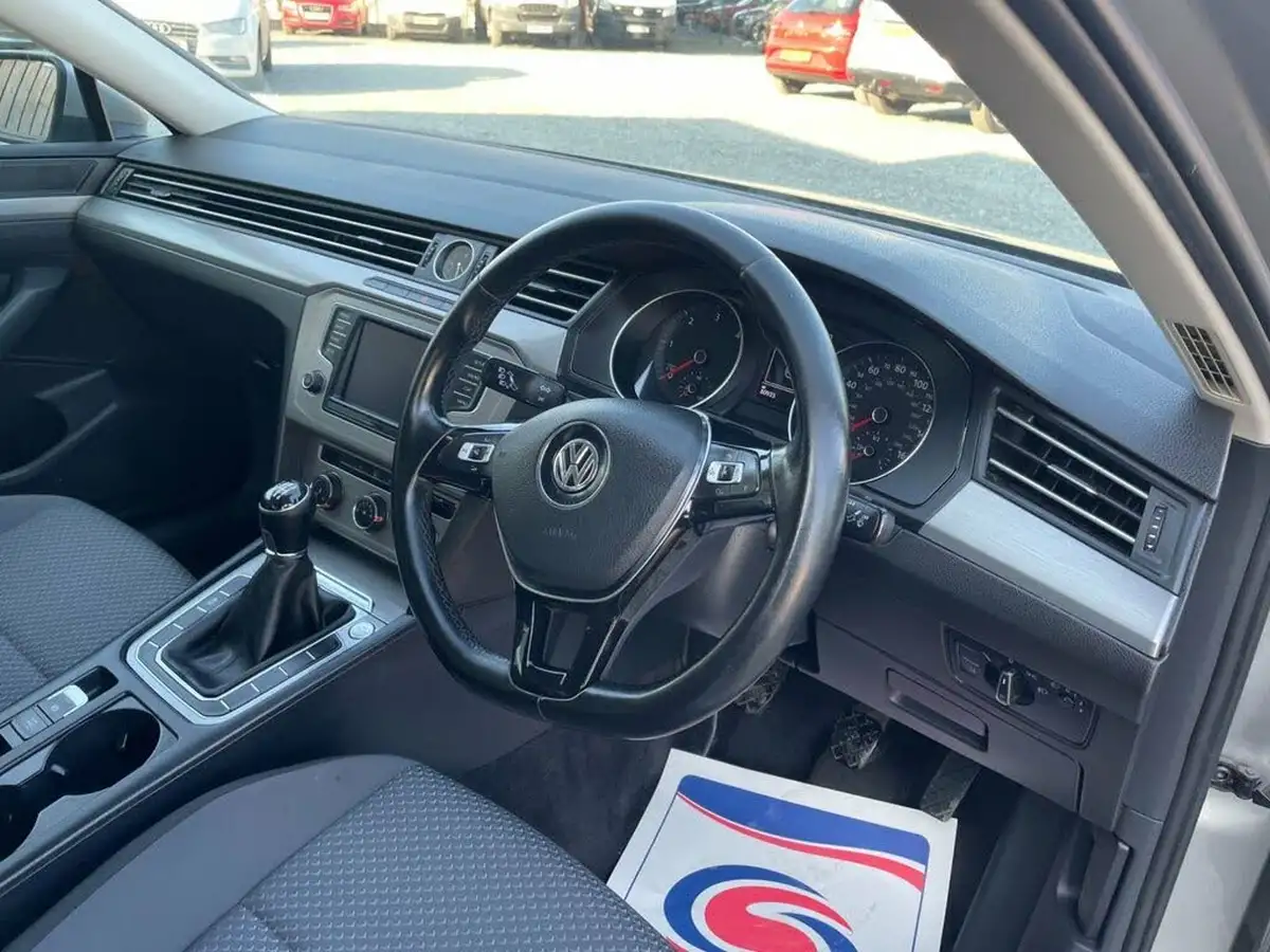 2015-volkswagen-passat-16tdi-bmt-saloon-4d-big-7