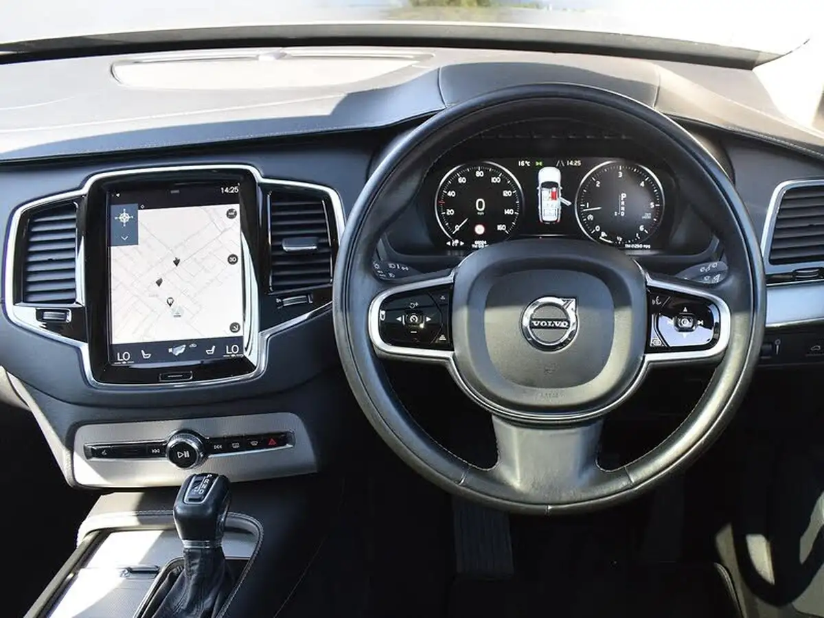 2016-volvo-xc90-20td-d5-inscription-big-14