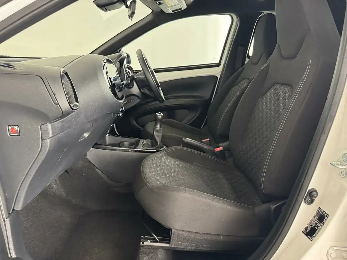 2024-toyota-aygo-x-10-vvt-i-edge-big-5