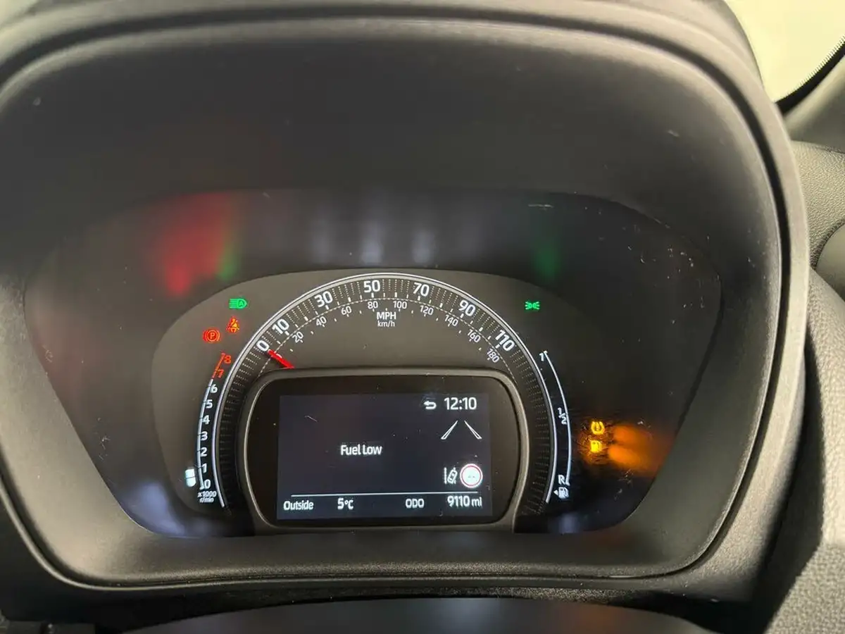 2024-toyota-aygo-x-10-vvt-i-edge-big-29