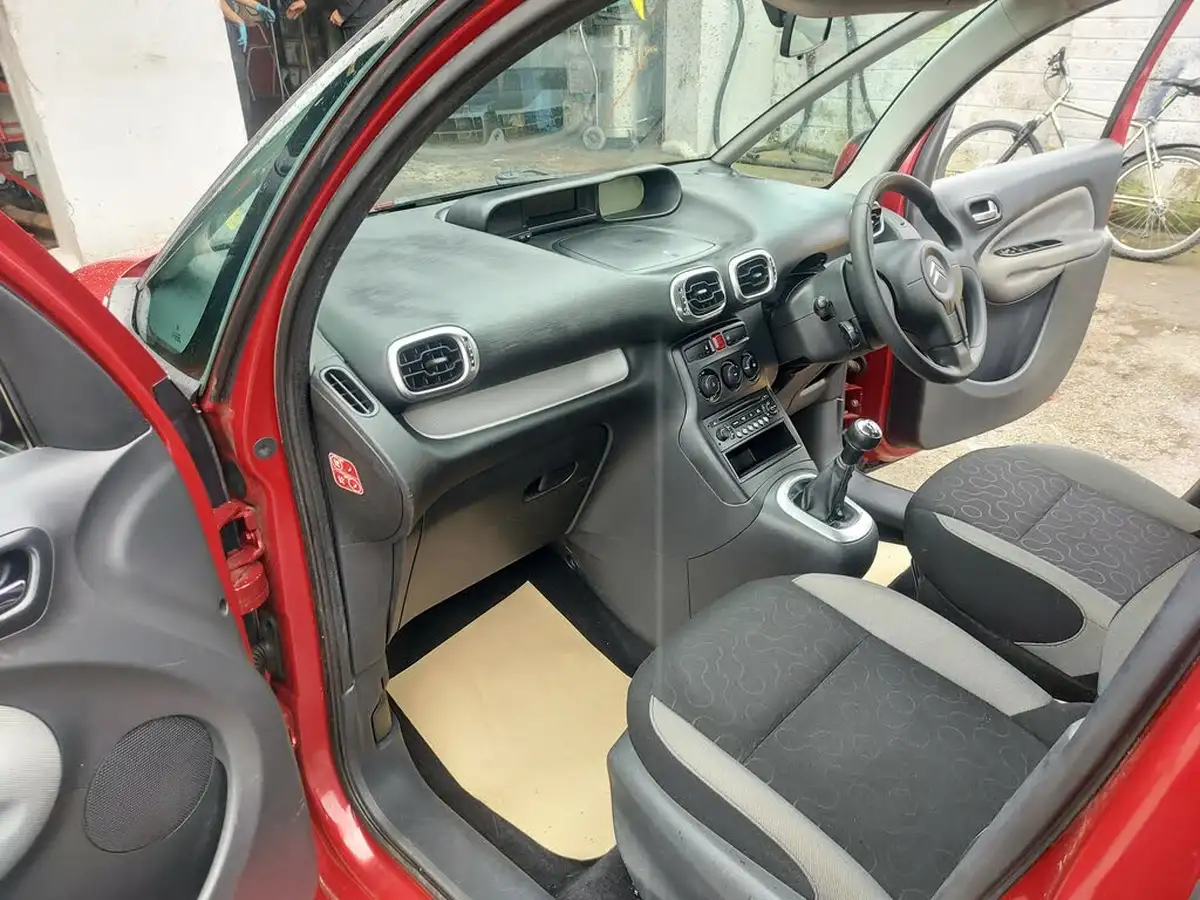 2011-citroen-c3-picasso-16hdi-vtr-big-11