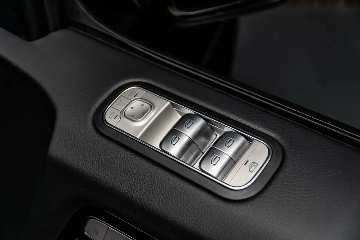 2023-mercedes-benz-g-class-40-g63-amg-big-31
