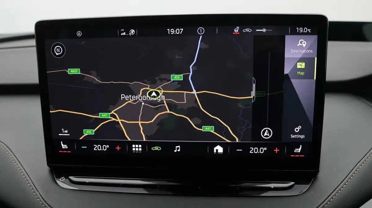 2021-skoda-enyaq-e-60-62-kwh-big-11
