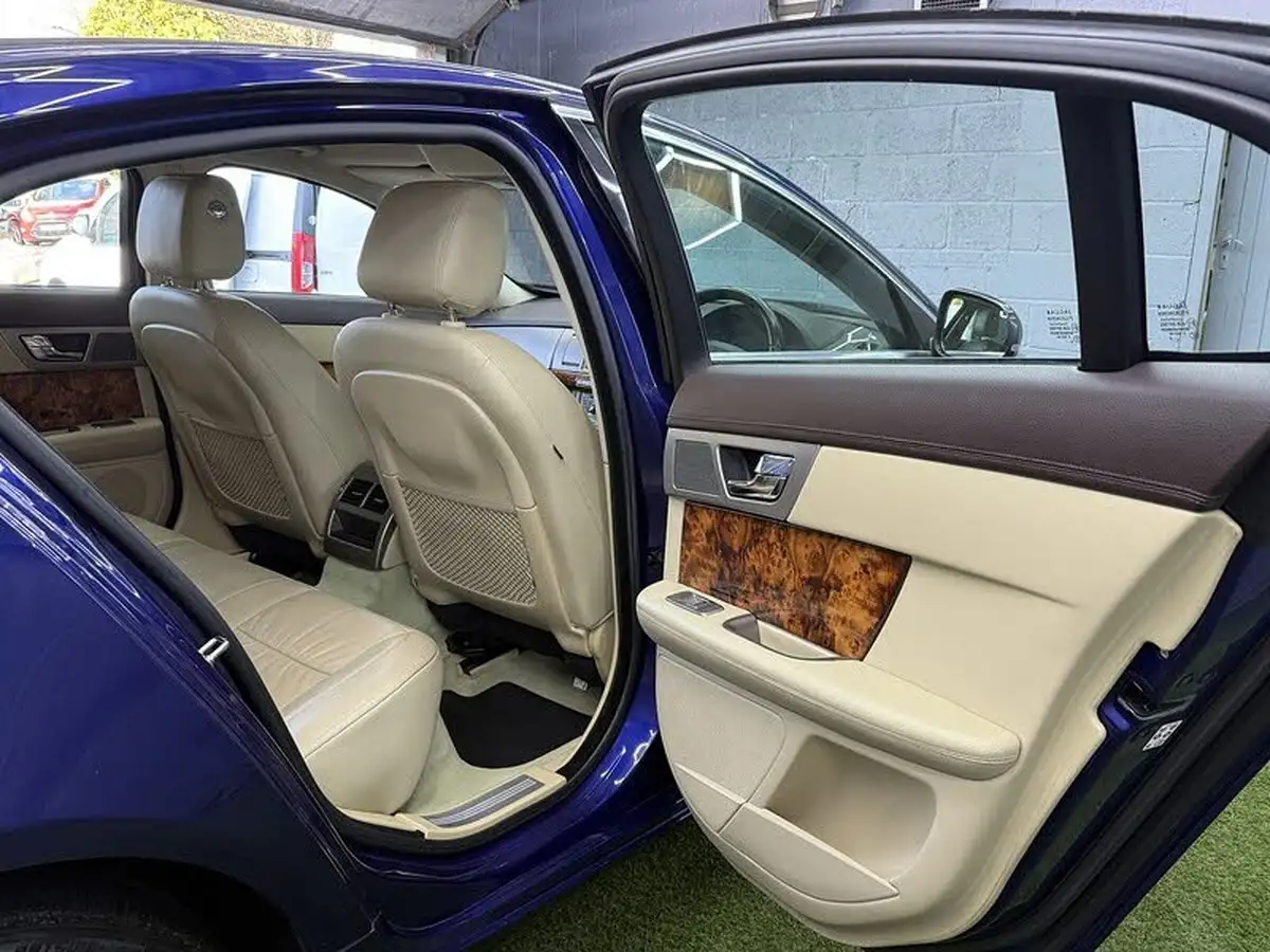 2009-jaguar-xf-30td-luxury-big-29