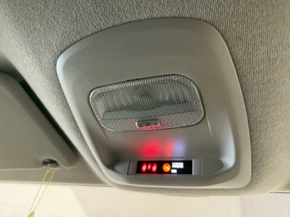 2019-toyota-proace-20d-active-medium-120hpeu6-panel-big-18
