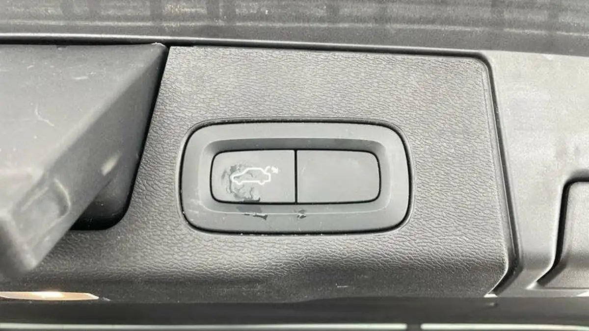 2020-volvo-xc60-20-b5-r-design-awd-big-26