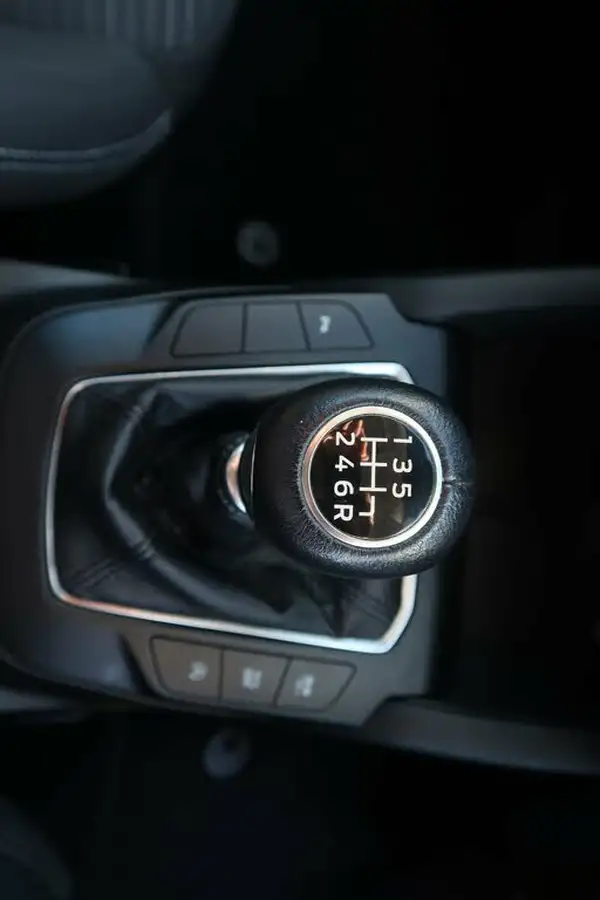 2019-ford-focus-10t-titanium-ss-hatchback-big-38