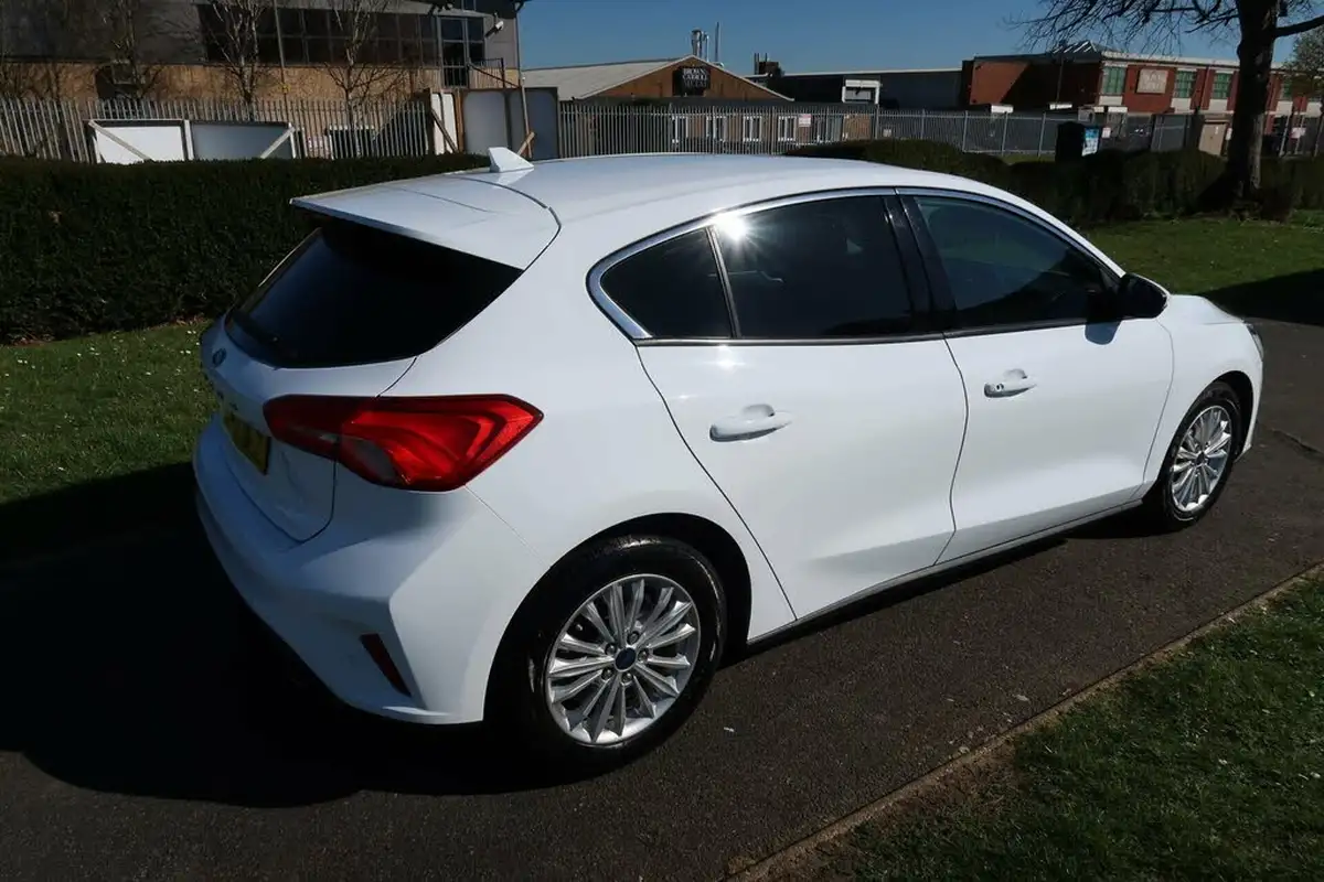 2019-ford-focus-10t-titanium-ss-hatchback-big-14