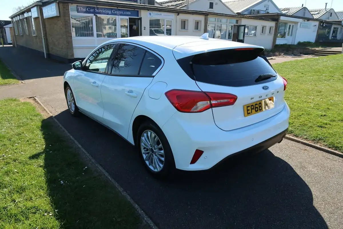 2019-ford-focus-10t-titanium-ss-hatchback-big-10