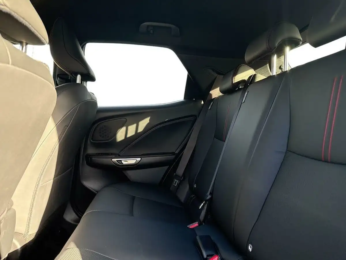 2025-lexus-lbx-15-premium-plus-big-16