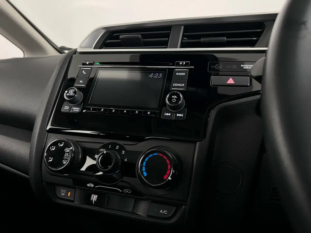 2018-honda-jazz-13-i-vtec-s-cvt-big-27