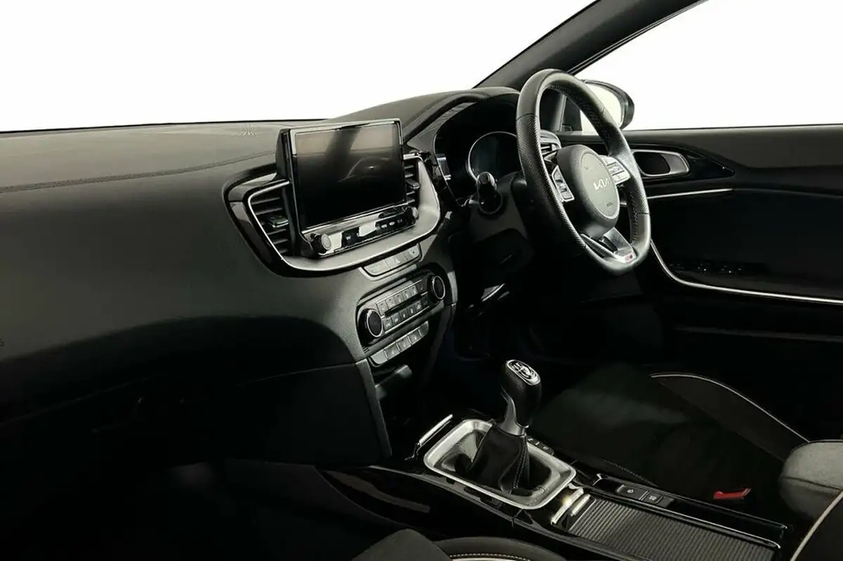2023-kia-xceed-15-t-gdi-gt-line-158bhp-big-8