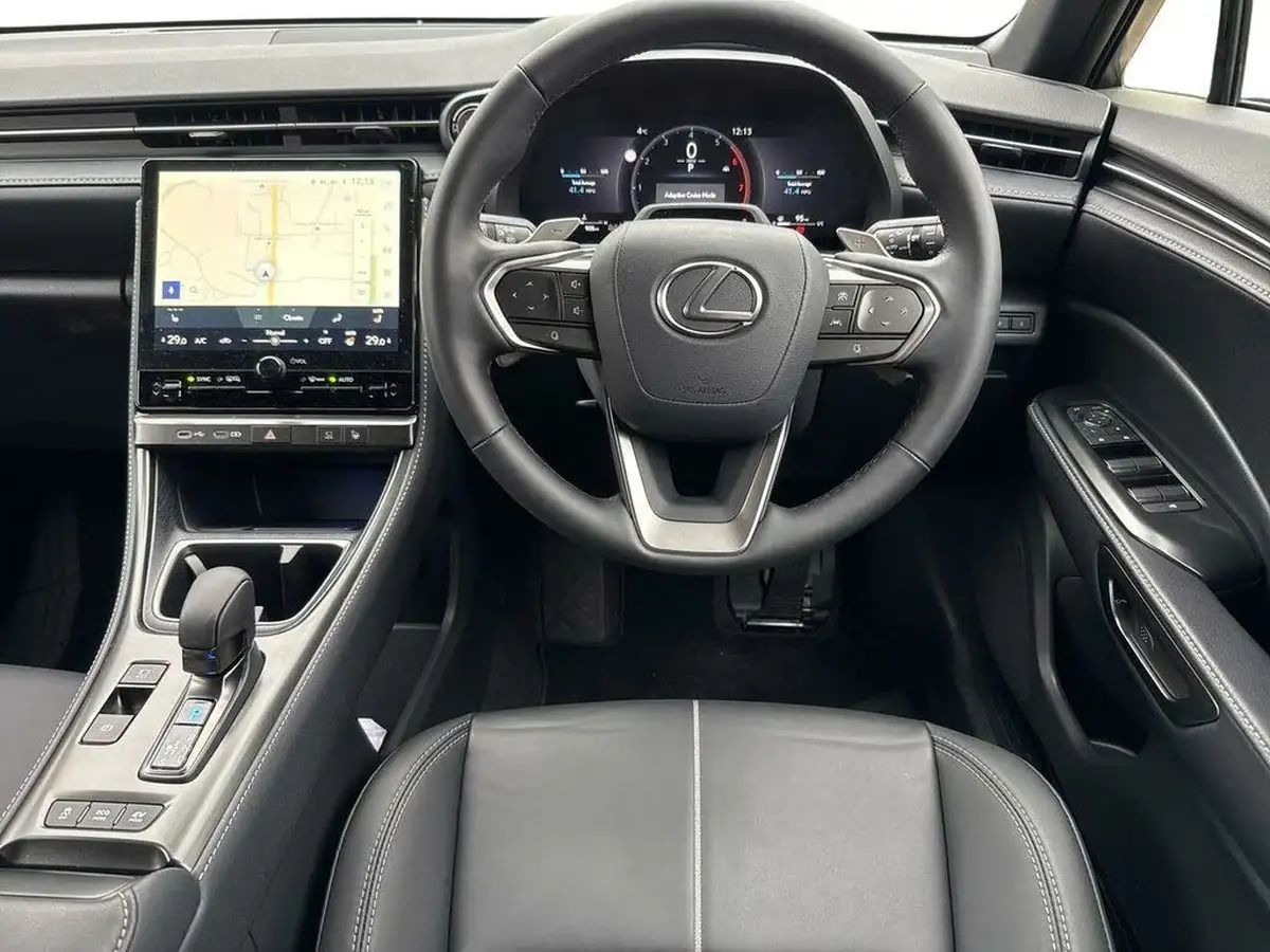 2025-lexus-lbx-15-takumi-big-11