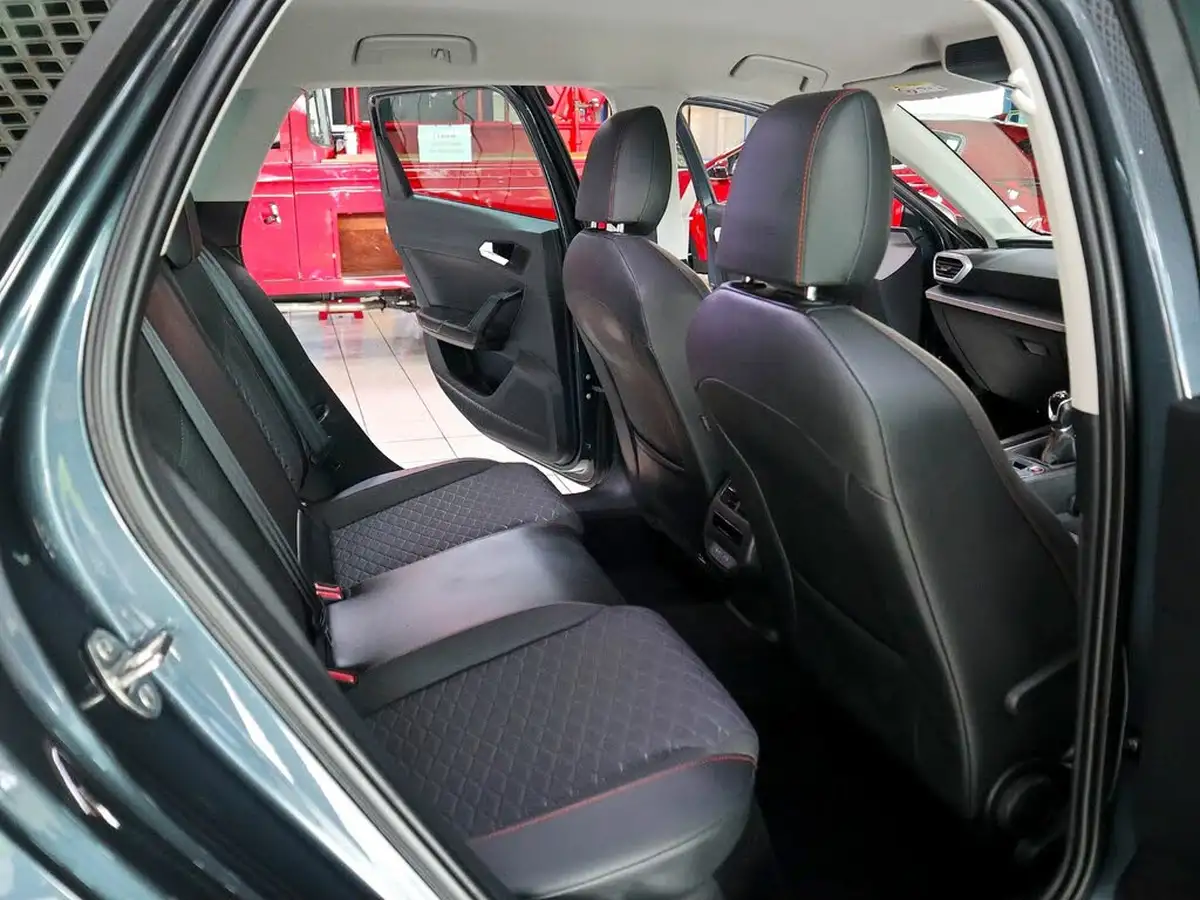 2021-seat-leon-15-tsi-evo-fr-150ps-estate-big-15