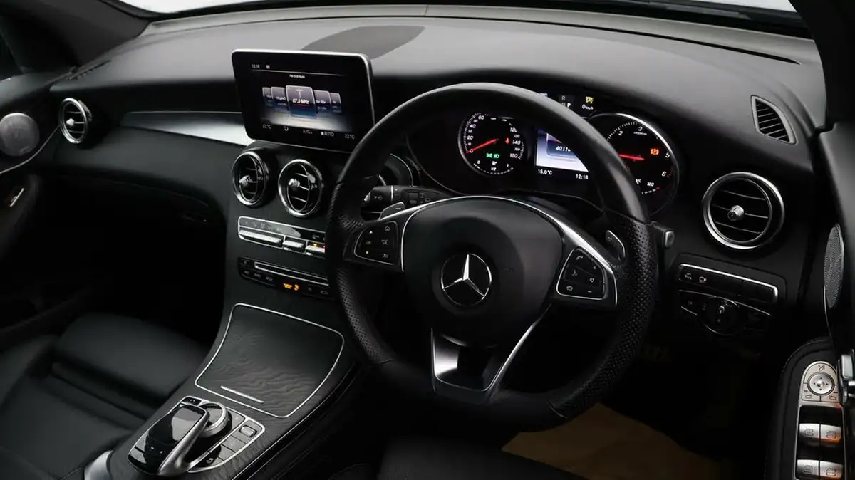 2018-mercedes-benz-glc-class-21d-glc220d-amg-line-premium-plusss-station-wagon-5d-big-8
