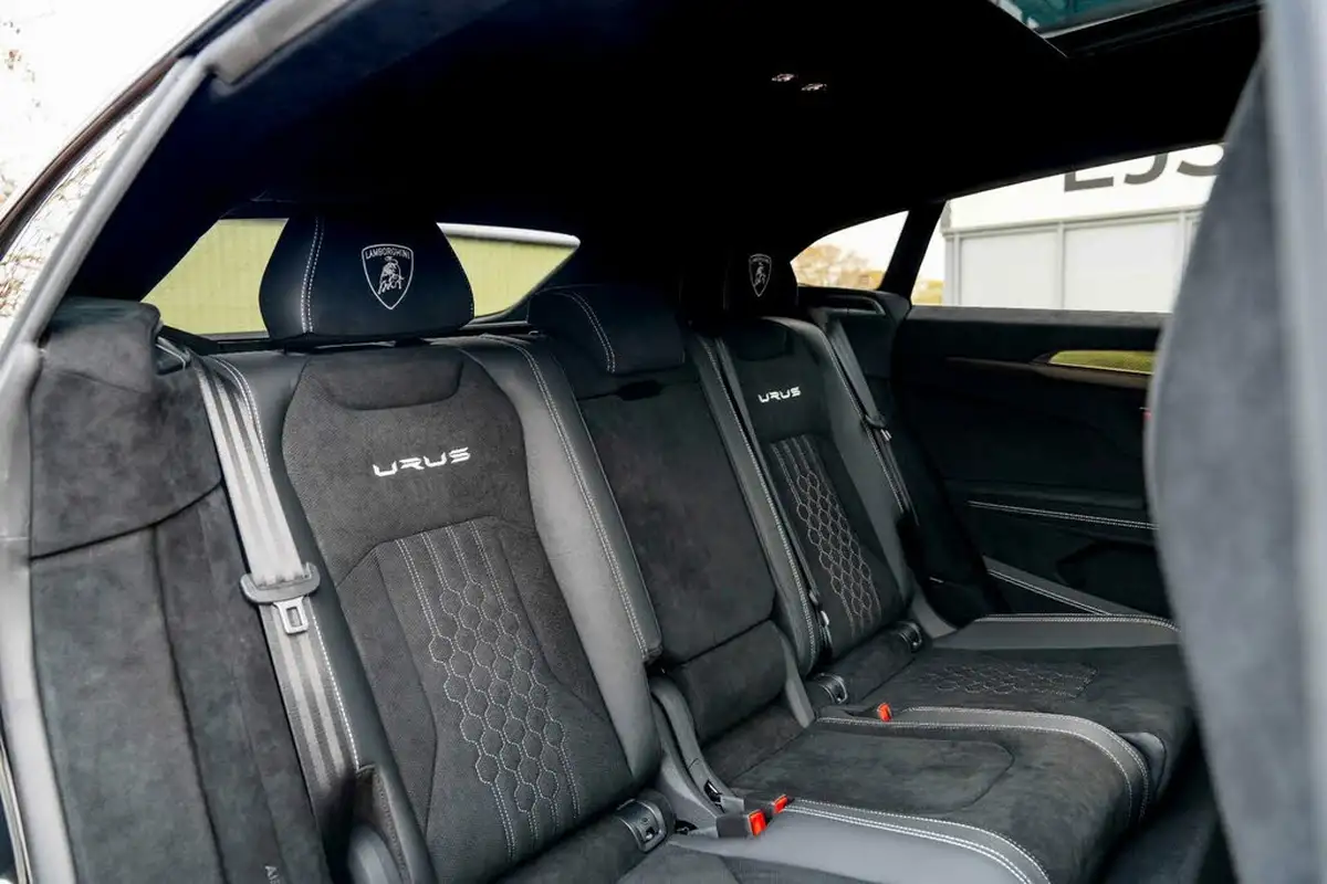 2024-lamborghini-urus-40-no-trim-big-8