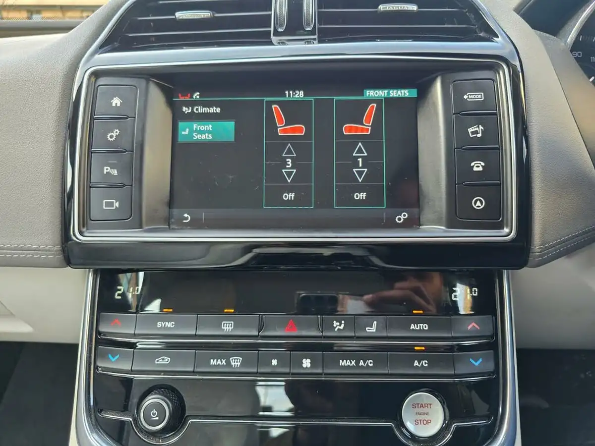 2015-jaguar-xe-20td-portfolio-163ps-auto-big-54