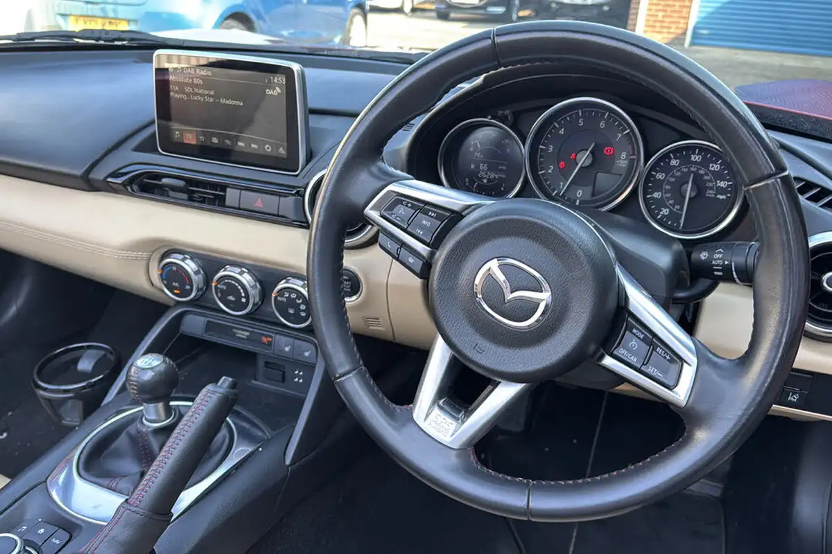 2015-mazda-mx-5-15-sport-nav-big-8