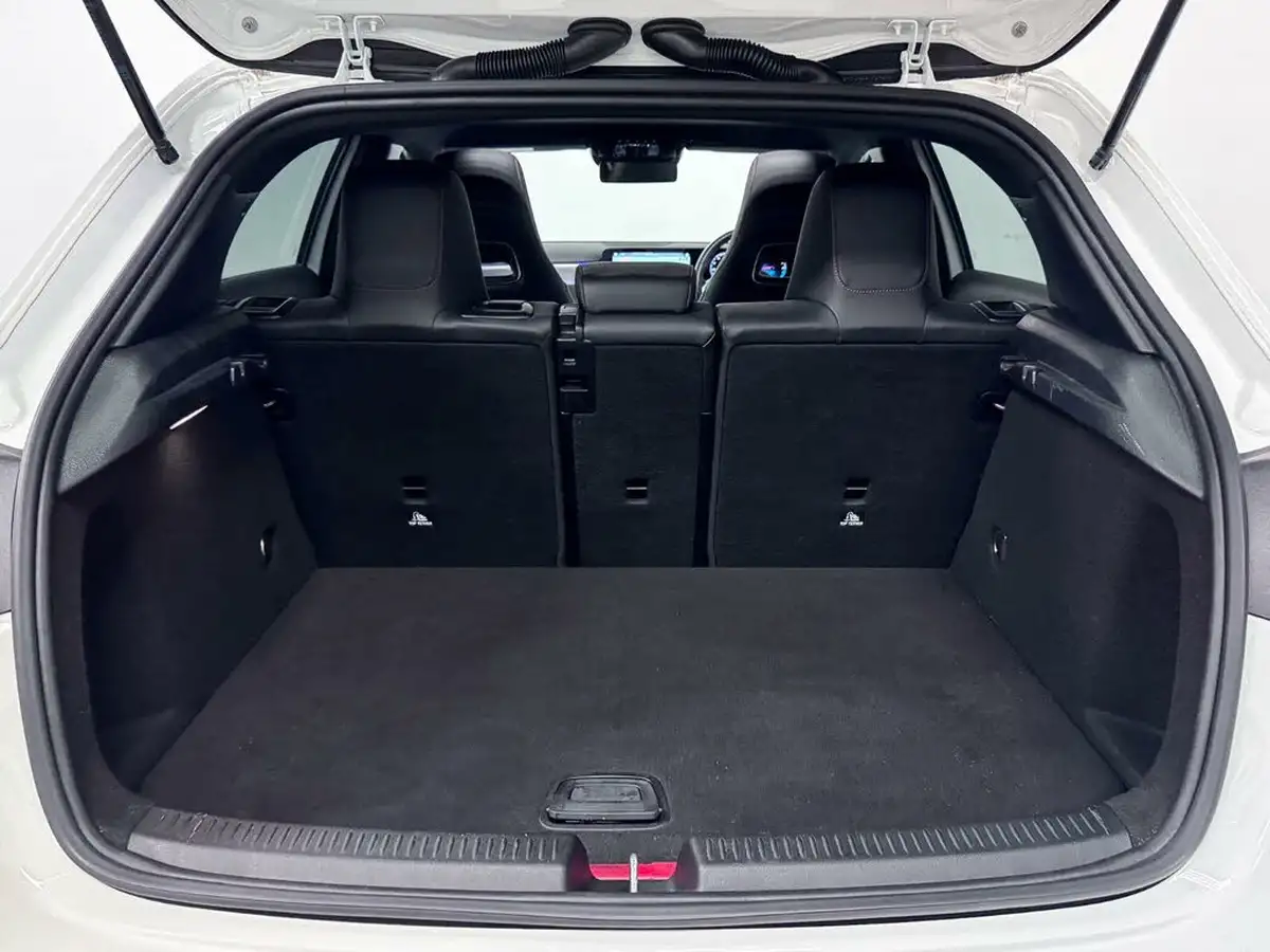 2020-mercedes-benz-a-class-13-a250e-amg-line-premium-plus-hatchback-5d-big-6