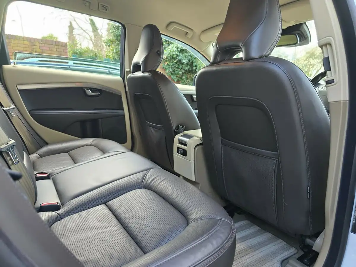 2014-volvo-xc70-30-t6-se-lux-304bhp-awd-big-36