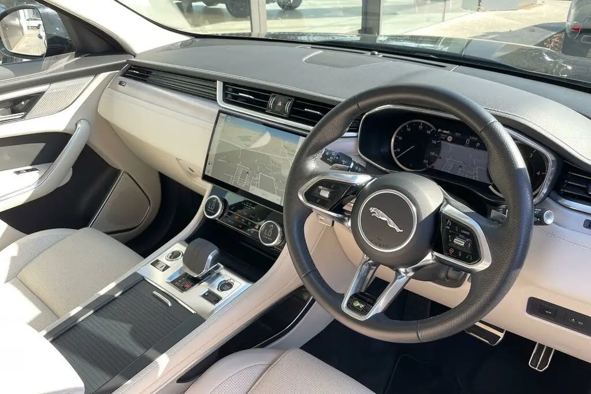 2023-jaguar-f-pace-20-d200-r-dynamic-se-big-30