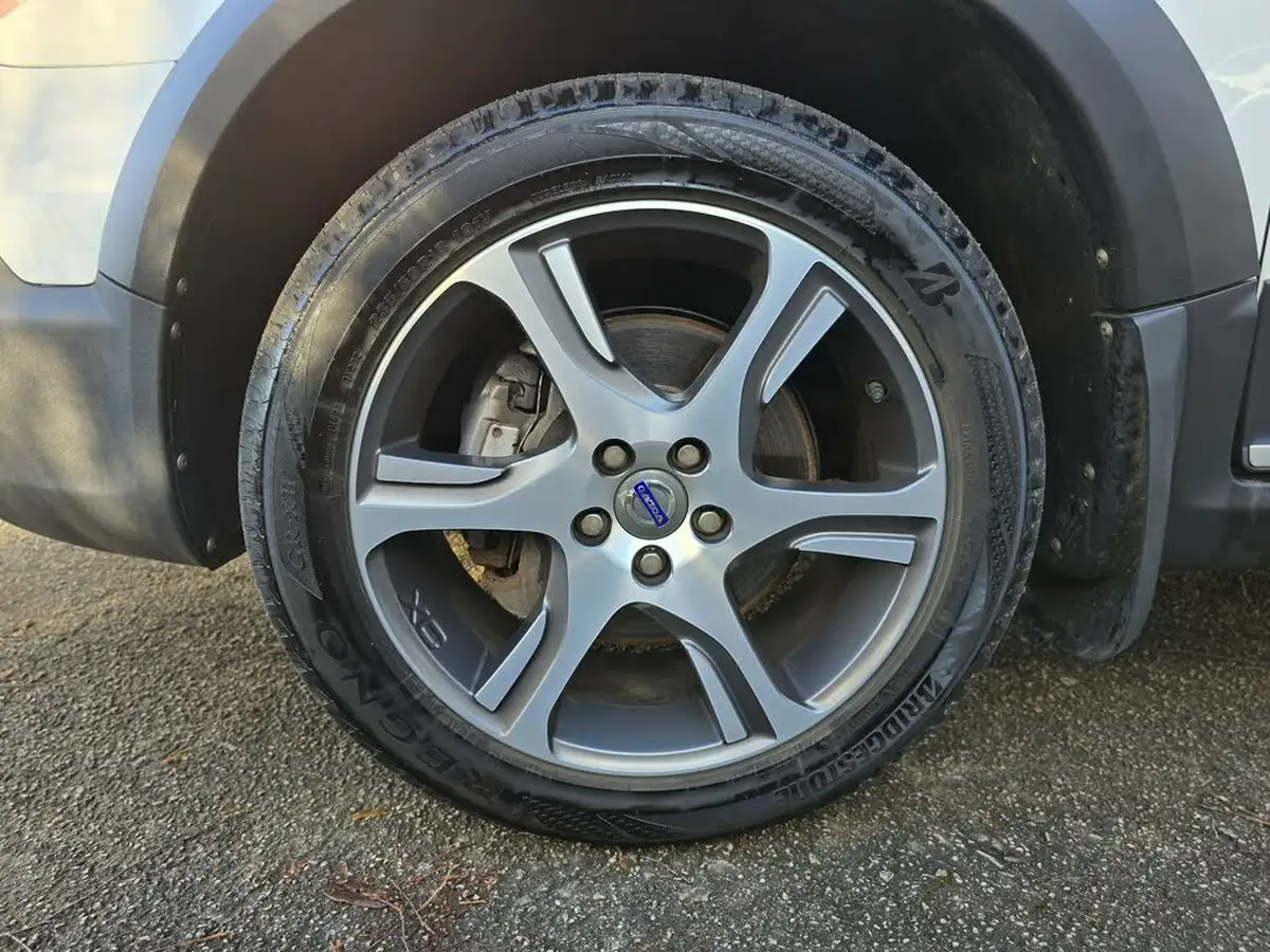 2014-volvo-xc70-30-t6-se-lux-304bhp-awd-big-57