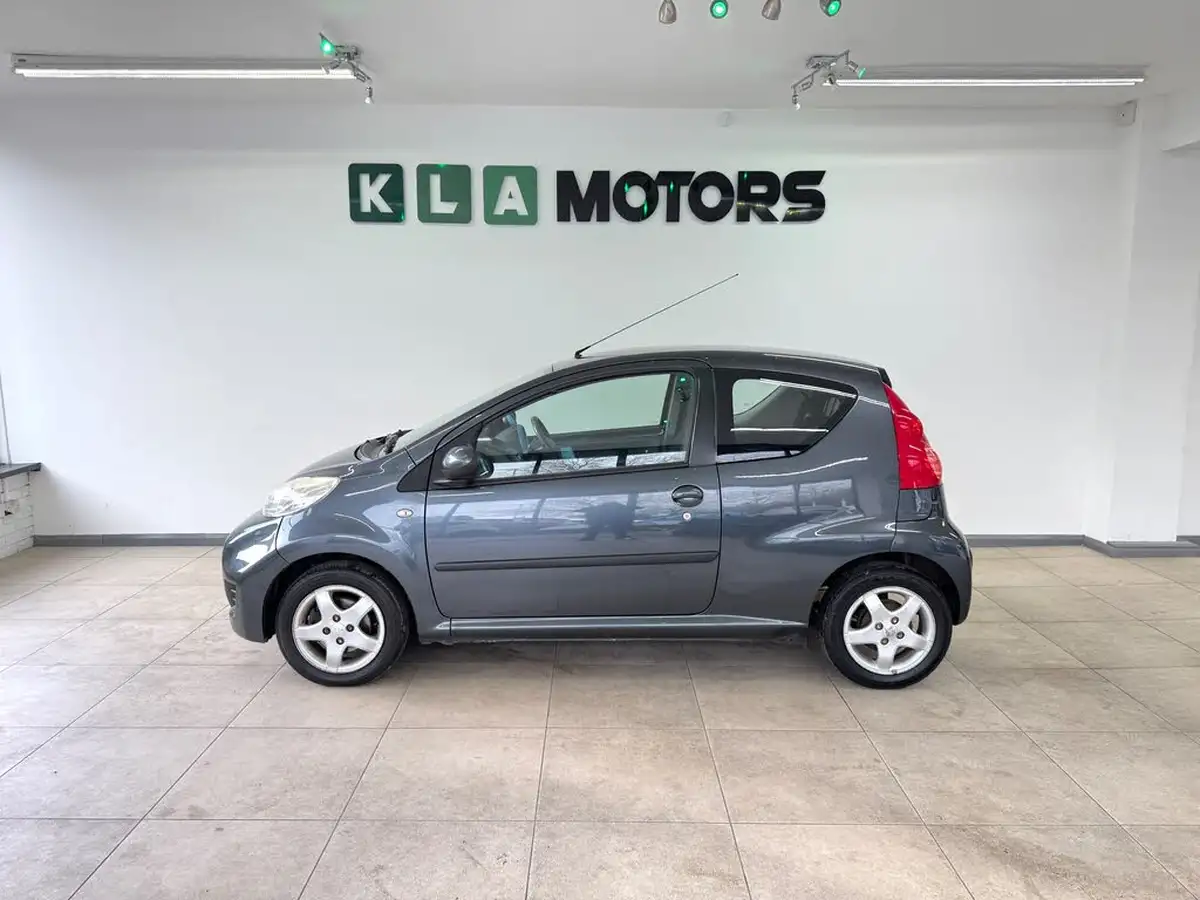 2010-peugeot-107-10-millesim-3d-big-1