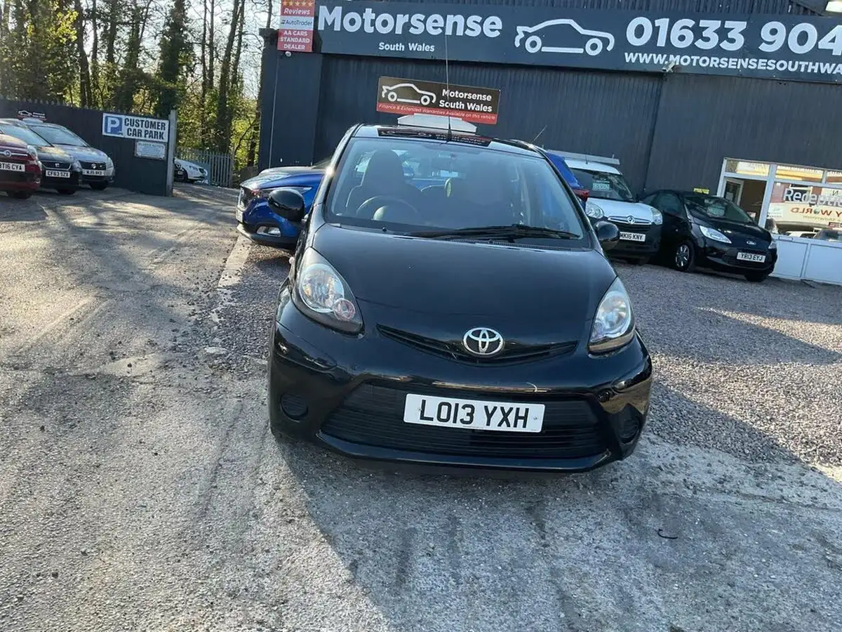 2013-toyota-aygo-10-aygo-ice-5d-big-46
