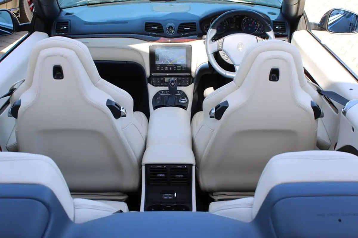 2019-maserati-grancabrio-47-sport-big-22