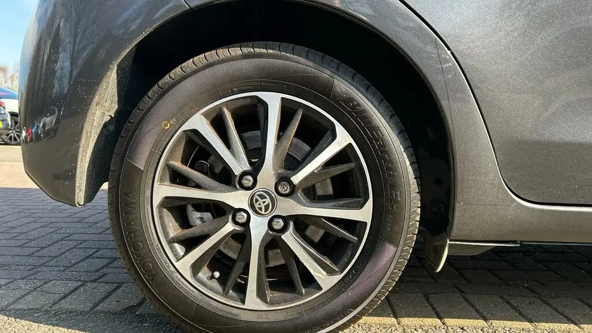 2019-toyota-yaris-15-vvt-i-icon-tech-hybrid-big-17