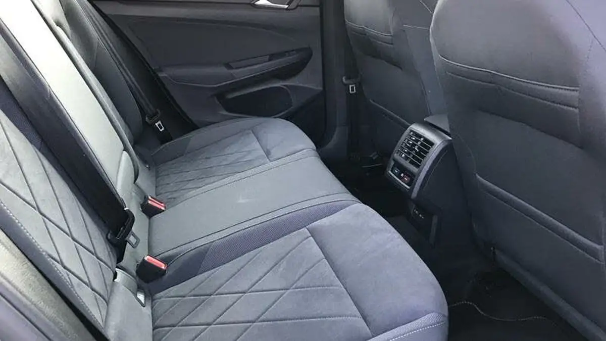 2021-volkswagen-golf-15-tsi-style-150ps-hatchback-big-8
