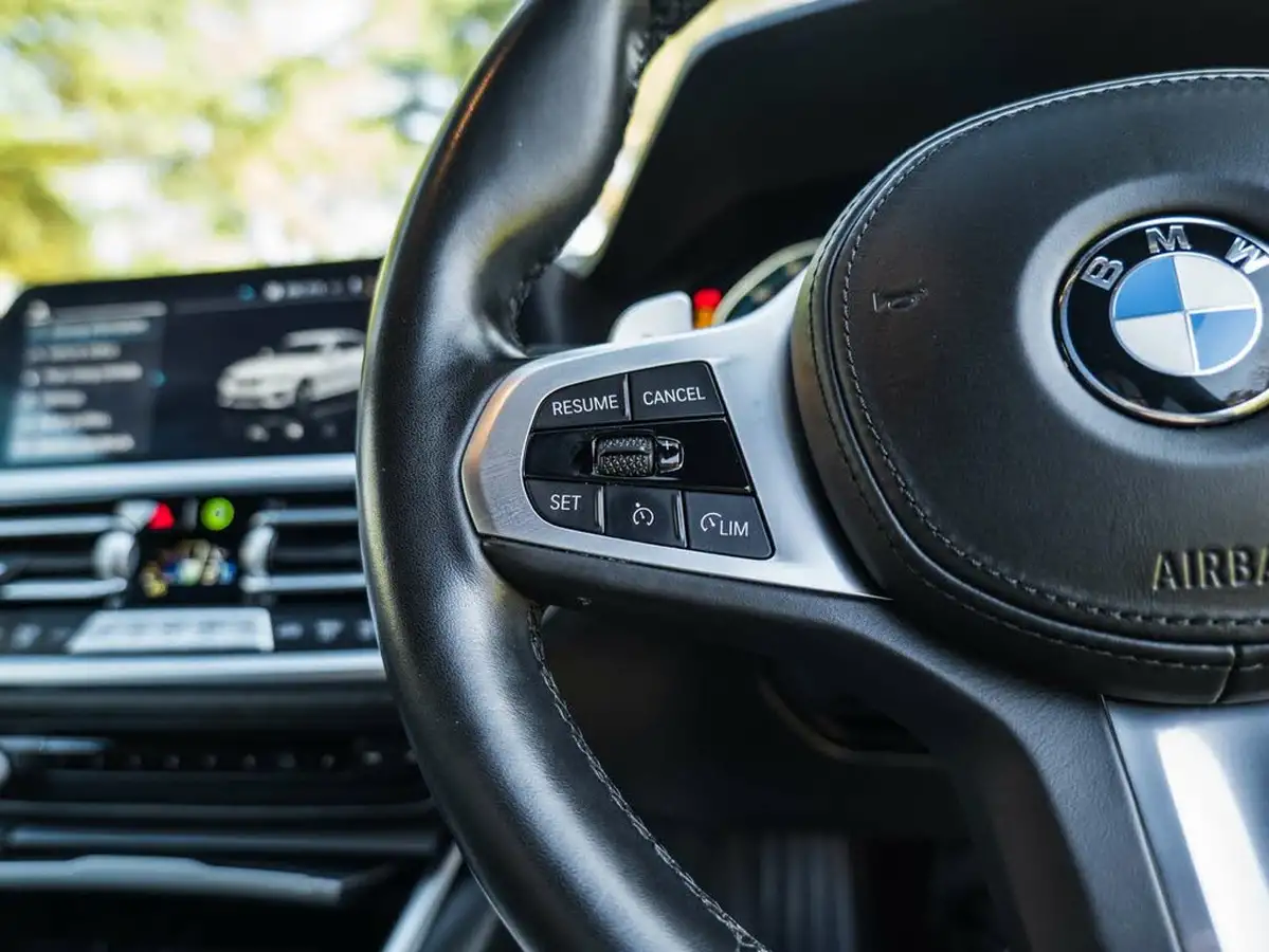2020-bmw-3-series-20-330e-m-sport-saloon-4d-big-22