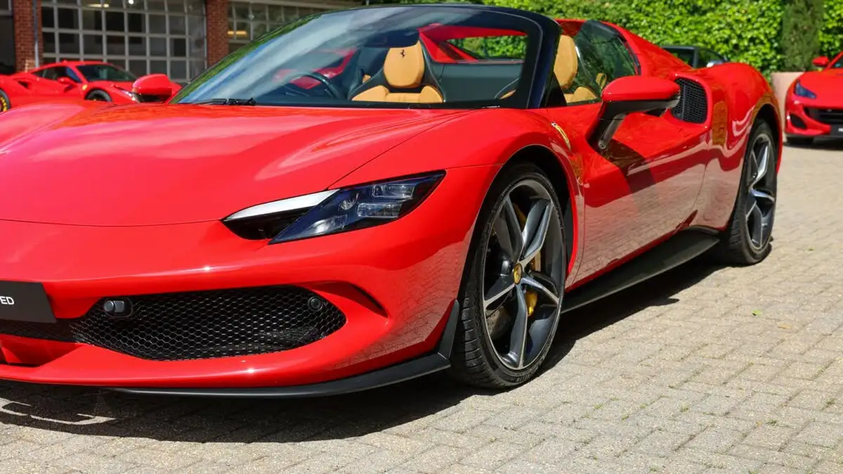 2023-ferrari-296-gts-big-25