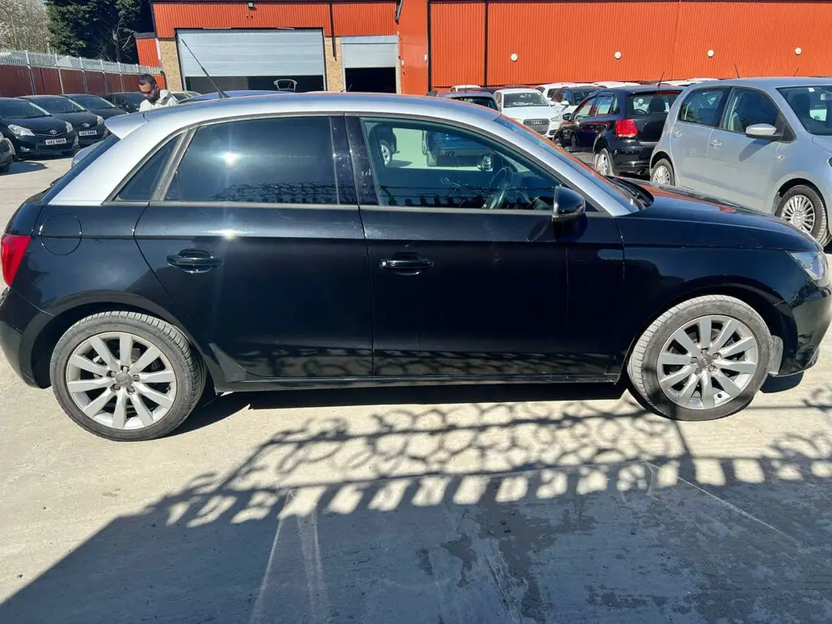 2012-audi-a1-14-sportback-5d-s-tronic-big-7