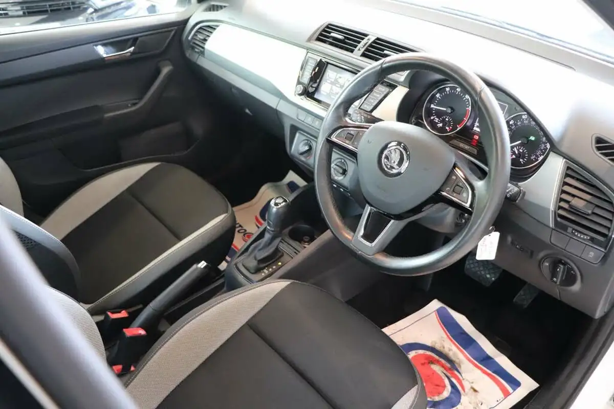 2017-skoda-fabia-10-tsi-se-109ps-hatchback-dsg-big-15