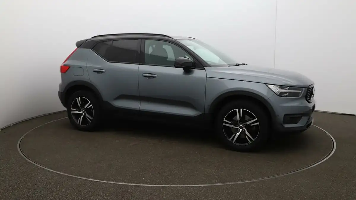 2018-volvo-xc40-20td-d4-r-design-big-40