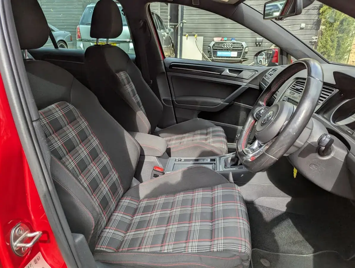 2016-volkswagen-golf-20-tsi-gti-230ps-performance-pk-hatchback-5d-big-9