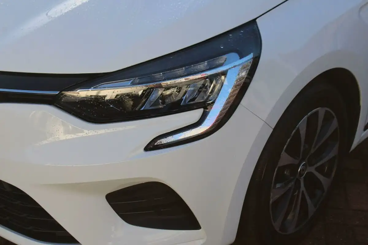 2021-renault-clio-10-tce-iconic-edition-big-9