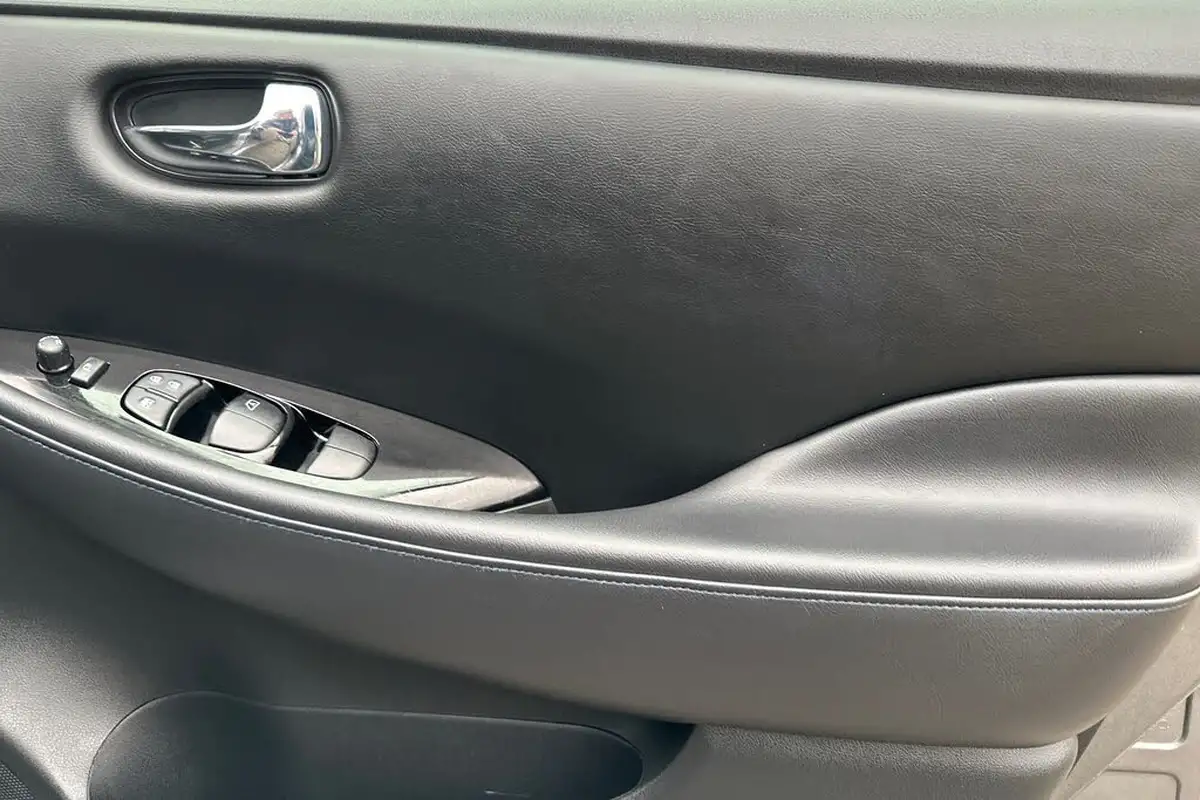 2021-nissan-leaf-e-e-n-connecta-big-25