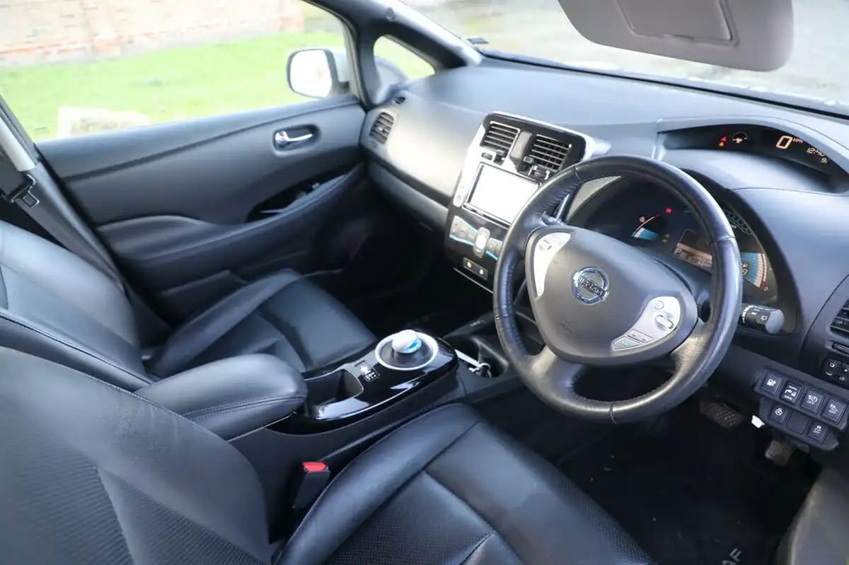 2017-nissan-leaf-e-tekna-80kw-30kwh-big-20