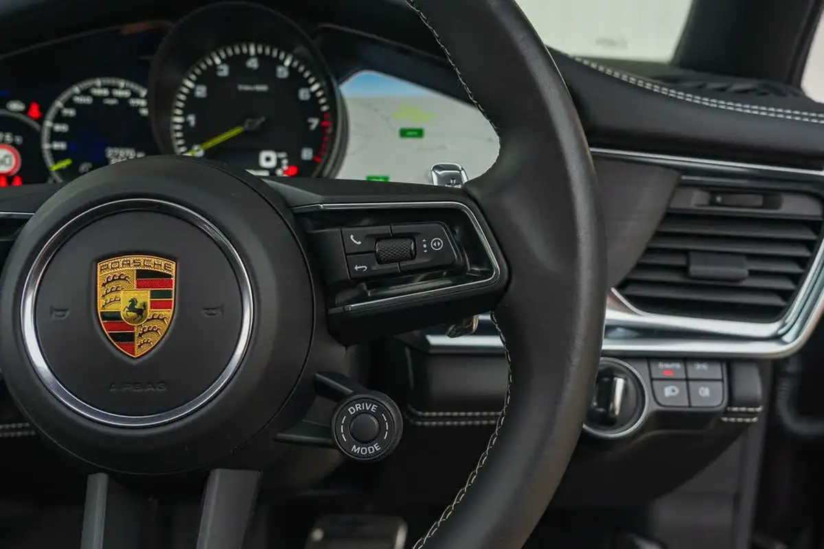 2022-porsche-panamera-30-4-e-hybrid-platinum-edition-sport-turismo-big-47