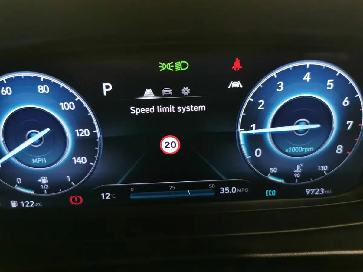 2023-hyundai-i20-10-t-gdi-se-connect-dct-big-22