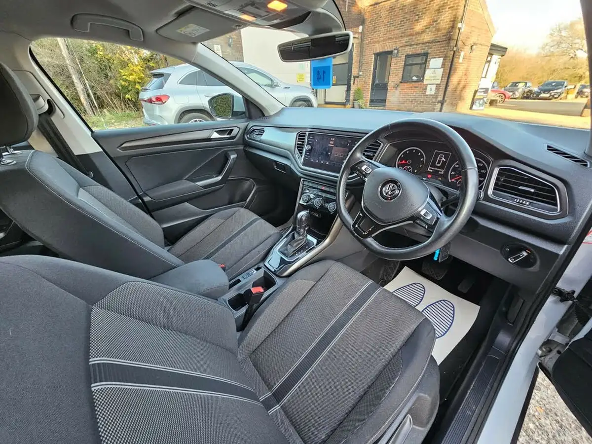2019-volkswagen-t-roc-15-tsi-se-dsg-big-15