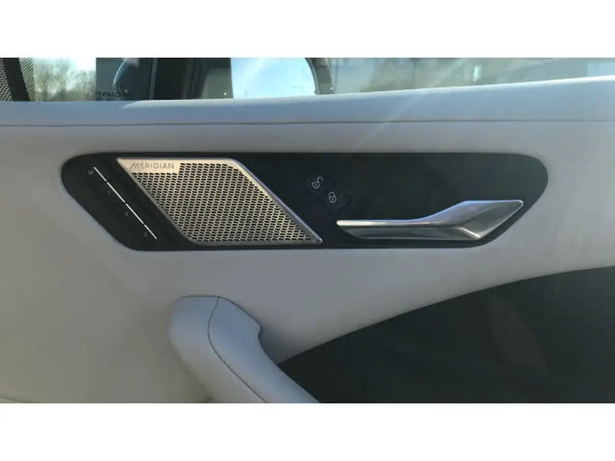 2019-jaguar-i-pace-ev400-se-big-41