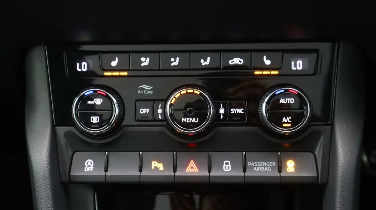 2018-skoda-karoq-20tdi-sportline-150ps-big-11