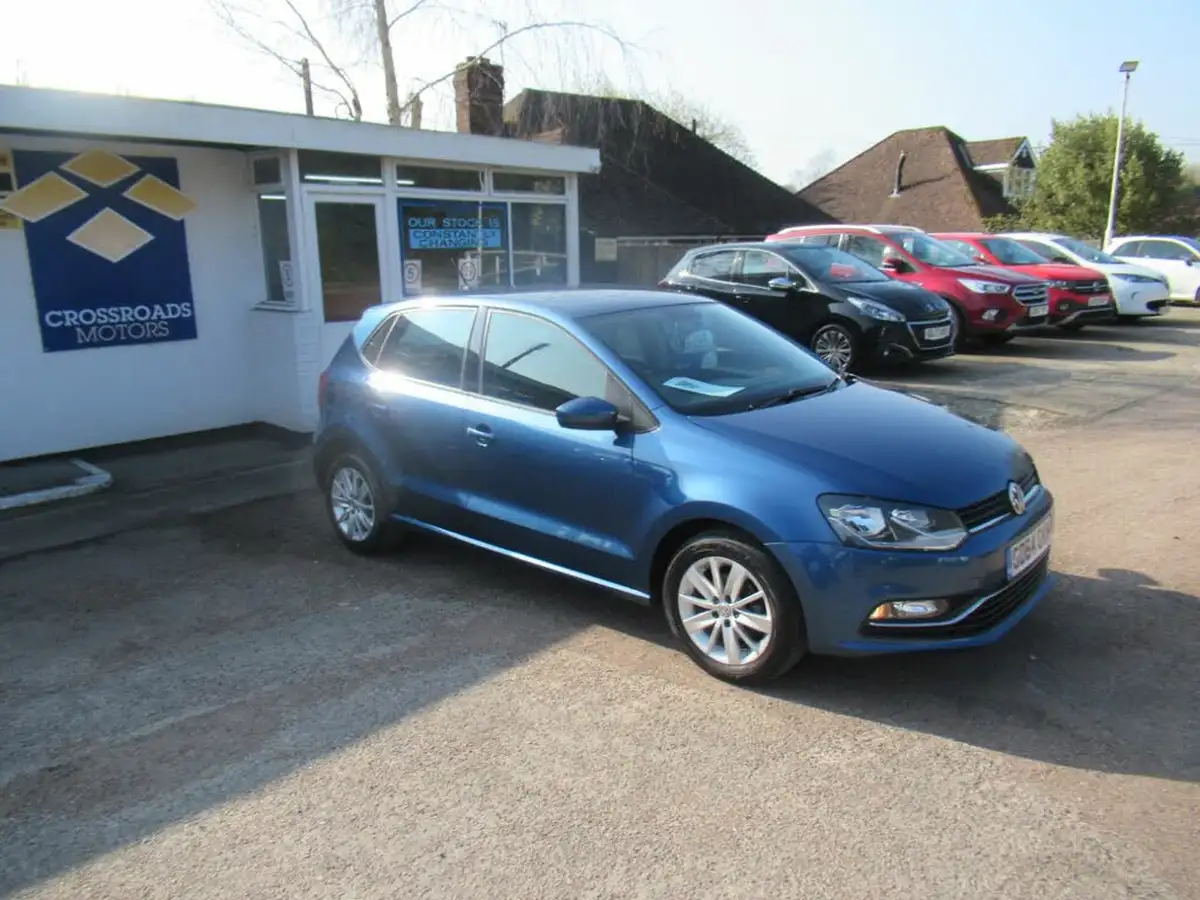 2015-volkswagen-polo-12-tsi-se-5d-big-0