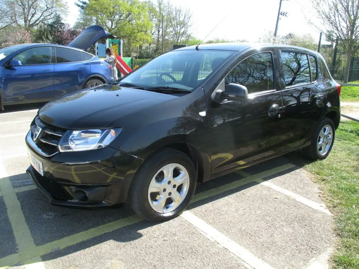 2013-dacia-sandero-12-laureate-big-13