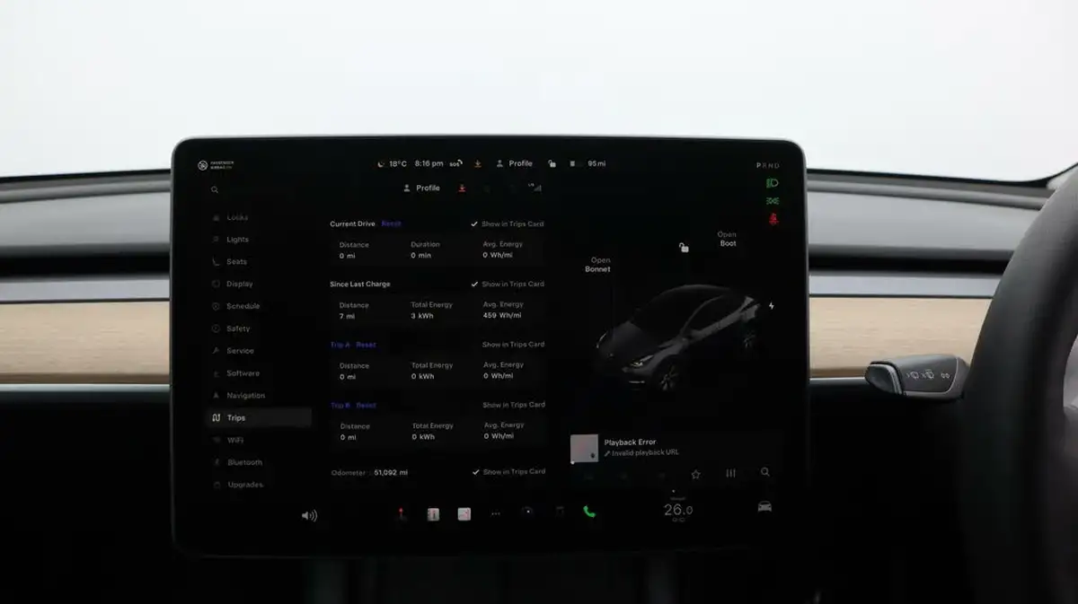 2022-tesla-model-y-e-long-range-big-10