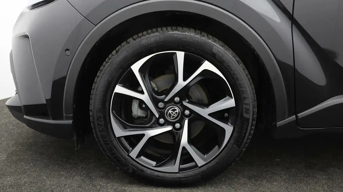 2022-toyota-c-hr-18-vvt-i-design-big-12
