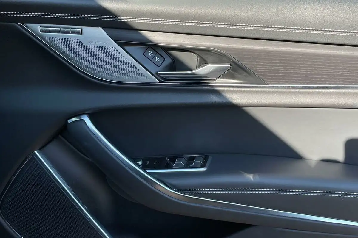 2024-jaguar-xf-20-p300-300-sport-saloon-4d-big-39